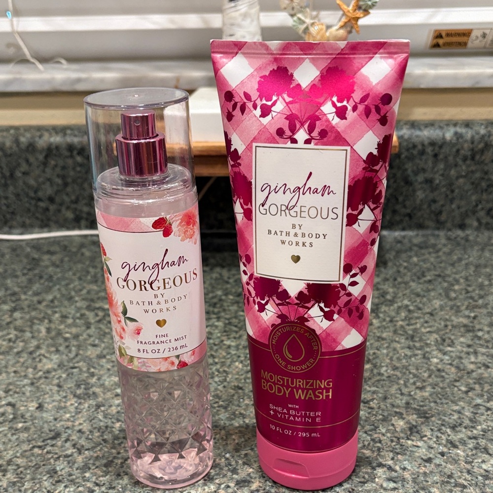 Nwt Bundle of “Gingham Gorgeous” Body Wash & Body Spray from bath and bodyworks